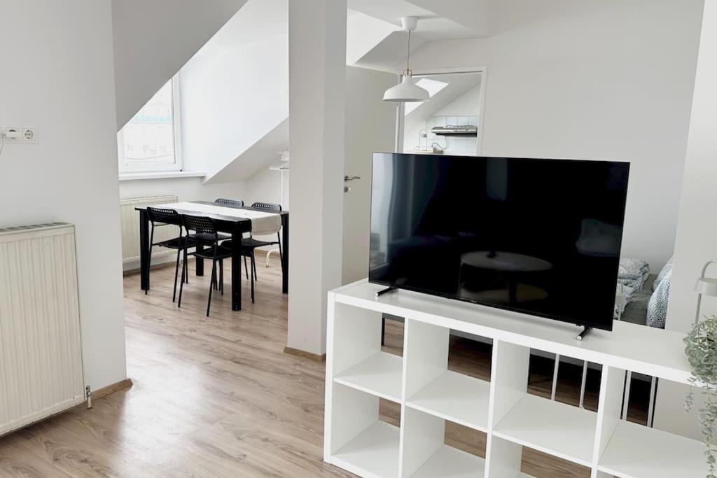 Cozy & New With Balcony View Apartment Wien